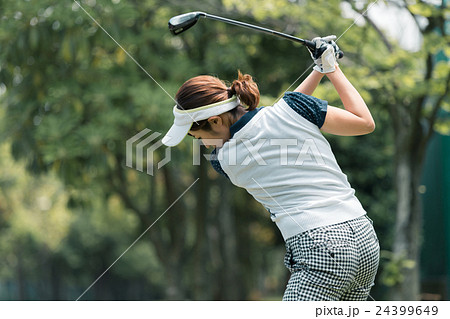 Japanese woman golfer , housewife 24399649
