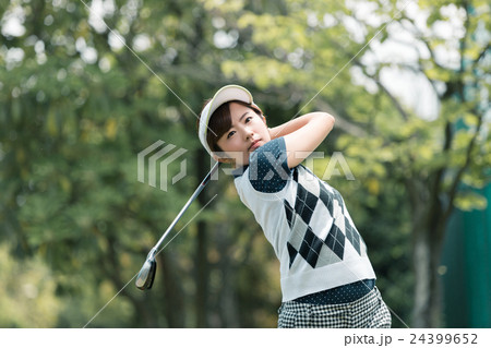 Japanese woman golfer , housewife 24399652