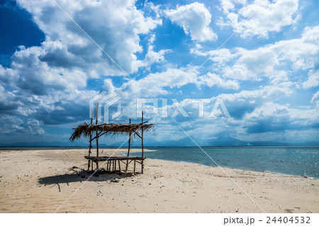 Beautiful sky and sea with white clouds. 24404532
