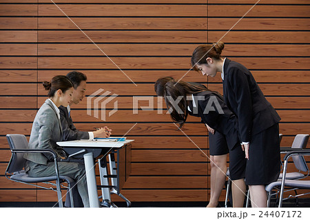 就職活動　面接イメージ 24407172