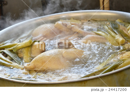 スープを煮込む 24417200