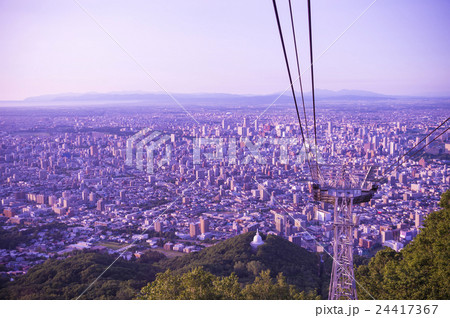 札幌もいわ山 ロープウェイからの景色（夕焼け） 24417367