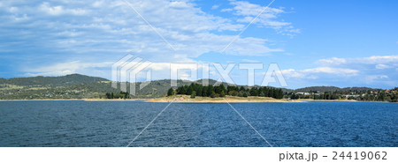 Lake Jindabyne landscape with a blue sky 24419062