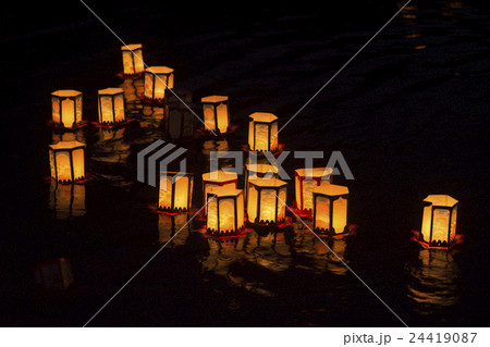 灯籠流し 灯籠流し 24419087