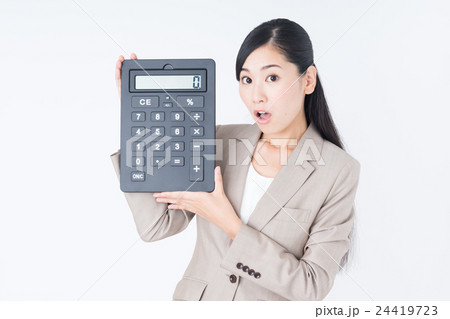 ビジネスウーマン（電卓） 24419723