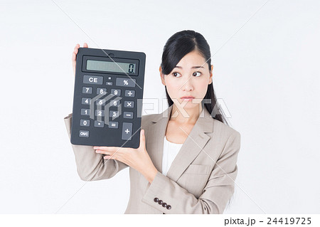 ビジネスウーマン(電卓) ビジネスウーマン(電卓) 24419725