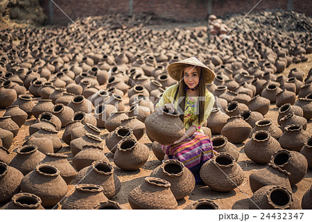 Beautiful Worker Women, asian traditional harvest Beautiful Worker Women, asian traditional harvest 24432347