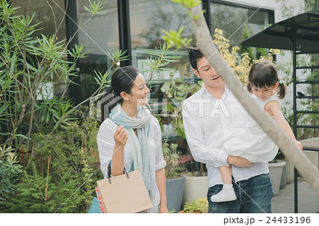 shopping complex 撮影協力:TENOHA DAIKANYAMA shopping complex 撮影協力:TENOHA DAIKANYAMA 24433196