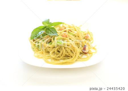 シーフードとキャベツとバジルのスパゲティ シーフードとキャベツとバジルのスパゲティ 24435420