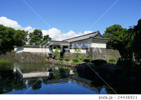 8月　皇居東御苑01大手門　 24436921