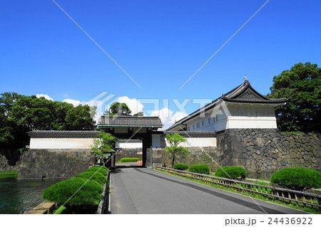 8月　皇居東御苑02大手門 24436922