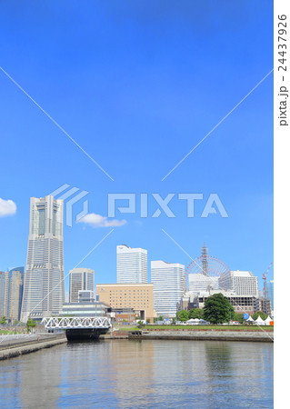 横浜　みなとみらい21の都市風景 24437926