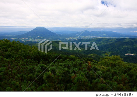 真夏の無意根山から見る羊蹄山とニセコ連峰 真夏の無意根山から見る羊蹄山とニセコ連峰 24438397