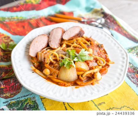 Spaghetti with pork sausage Spaghetti with pork sausage 24439336
