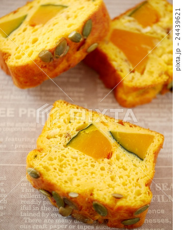 かぼちゃのケークサレ (ハイアングルアップ) かぼちゃのケークサレ (ハイアングルアップ) 24439621