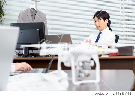 社長　ドローン導入検討　会社　無人航空機　無線操縦航空機　クアッドコプター 24439741
