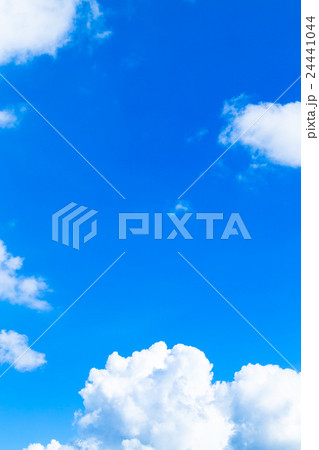 真夏の空 積乱雲 入道雲 夏の晴れた空 コピースペース 真夏の空 積乱雲 入道雲 夏の晴れた空 コピースペース 24441044