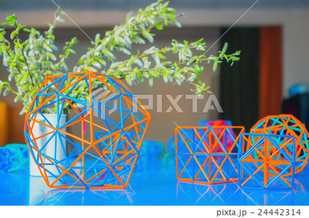 Volumetric Coloured Models of Geometric Solids Volumetric Coloured Models of Geometric Solids 24442314