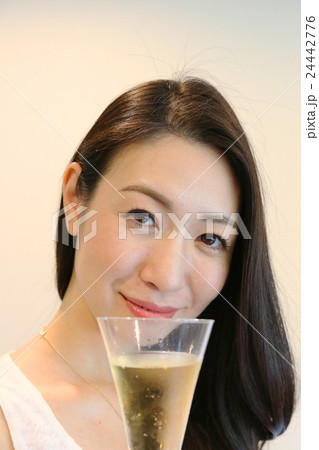 女性 シャンパン 女性 シャンパン 24442776
