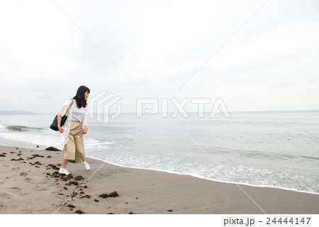 湘南海岸 若い女性 湘南海岸 若い女性 24444147
