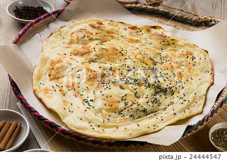 Malawah or Malawach traditional yemeni breadの写真素材 [24444547] - PIXTA