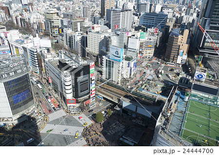 渋谷全景 渋谷駅前 スクランブル交差点 俯瞰の写真素材