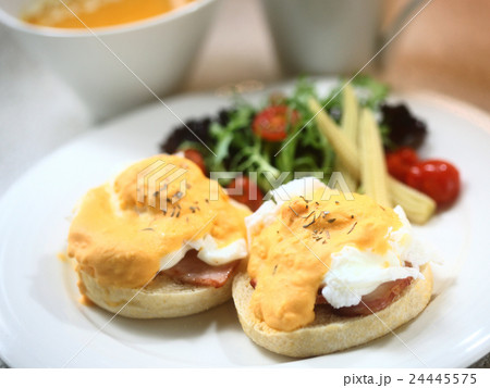 BRUNCH BRUNCH 24445575
