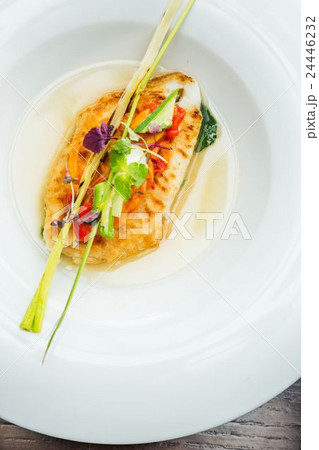 Monsieur L Restaurant 24446232