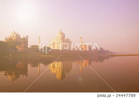 Beautiful Scenery Of Taj Mahal And A Body Of Water Concept Beautiful Scenery Of Taj Mahal And A Body Of Water Concept 24447789