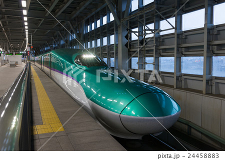 H5 Series bullet (High-speed or Shinkansen) train. 24458883