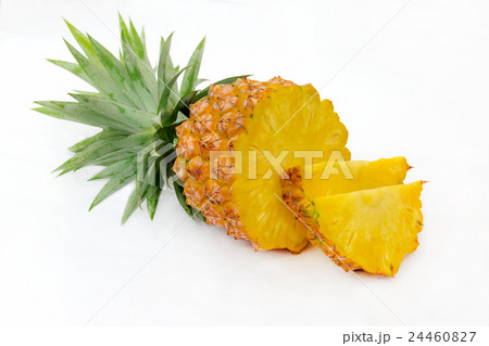 切った新鮮なパイナップル 切った新鮮なパイナップル 24460827