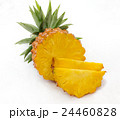 切った新鮮なパイナップル 24460828