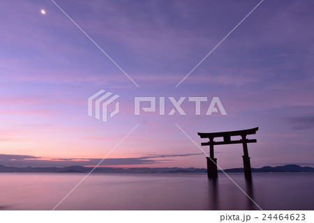 湖上の鳥居 湖上の鳥居 24464623