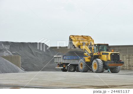 工事現場の車両 工事現場の車両 24465137