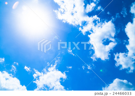太陽 雲 綿雲 積雲 高積雲 青い空 白い雲 真夏の空 背景用素材 クラウド 青空 合成用背景 太陽 雲 綿雲 積雲 高積雲 青い空 白い雲 真夏の空 背景用素材 クラウド 青空 合成用背景 24466033