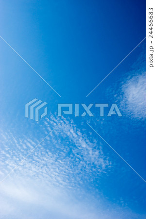 秋の空　うろこ雲 24466683