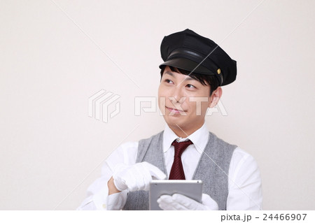 ドライバー 運転手 (タクシー TAXI 男性 バス ハイヤー 30代 会社員 営業車 制帽) 24466907