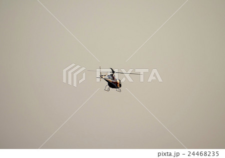 上空のヘリコプター 24468235
