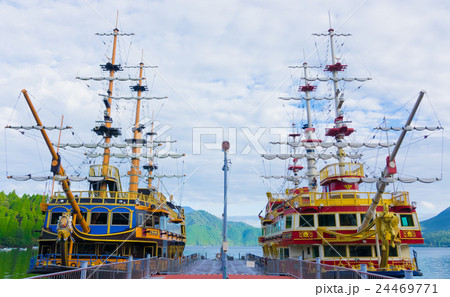 芦ノ湖の観光海賊船 24469771