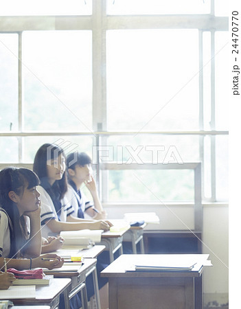 学校　授業風景　中高生イメージ 24470770
