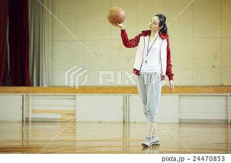 女性　先生　ポートレート 24470853