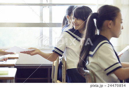学校　授業風景　中高生イメージ 24470854