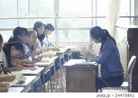 学校　授業風景　中高生イメージ 24470861