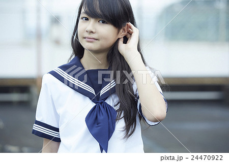 女子校生　ポートレート 女子中学生 ポートレートの写真素材 [24470922] - PIXTA