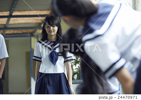 中高生 告白の写真素材