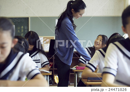 学校　授業風景　中高生イメージ 24471026
