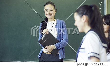 学校　授業風景　中高生イメージ 24471168