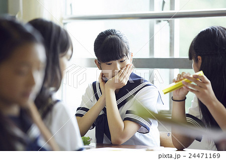 学校　授業風景　中高生イメージ 24471169
