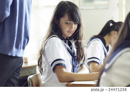 学校　授業風景　中高生イメージ 24471236