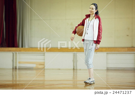 女性　先生　ポートレート 24471237